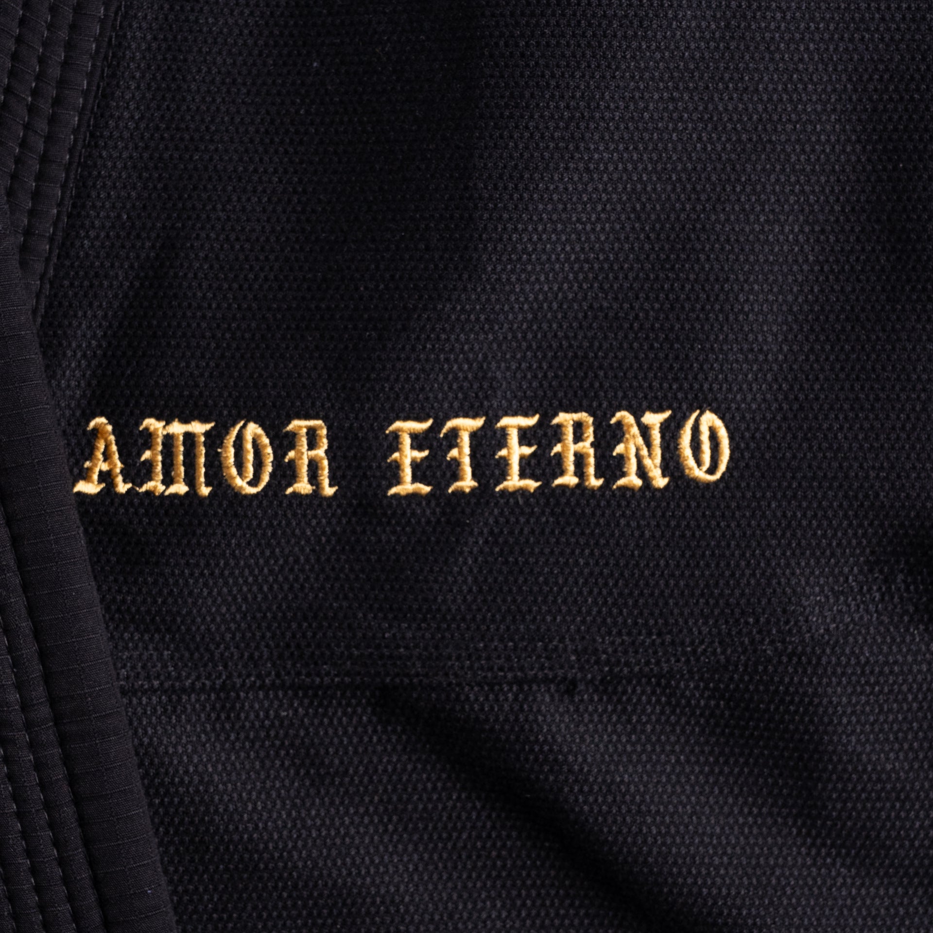 Legacy Never Dies – Amor Eterno Gi (Limited Edition)
